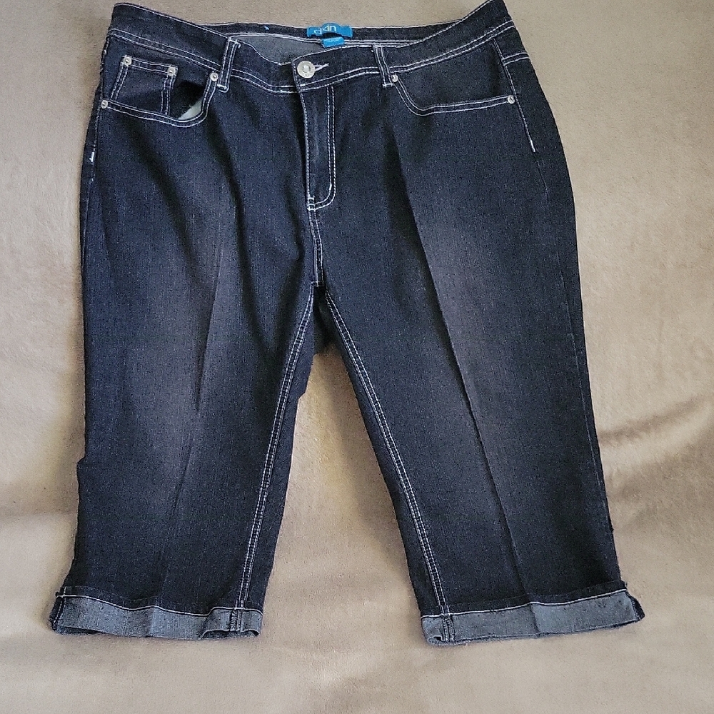 Classic Black Cropped Denim Capris Jeans